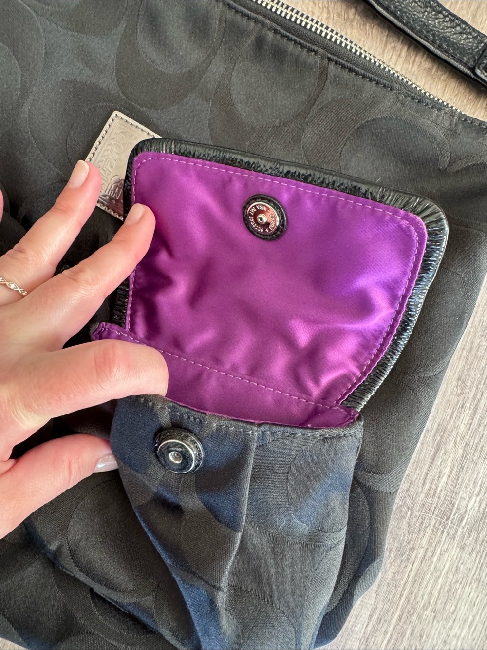 Coach Poppy Signature Sateen Pocket hobo Shoulder Bag w/Purple Interior - Y2K - Picture 3 of 13